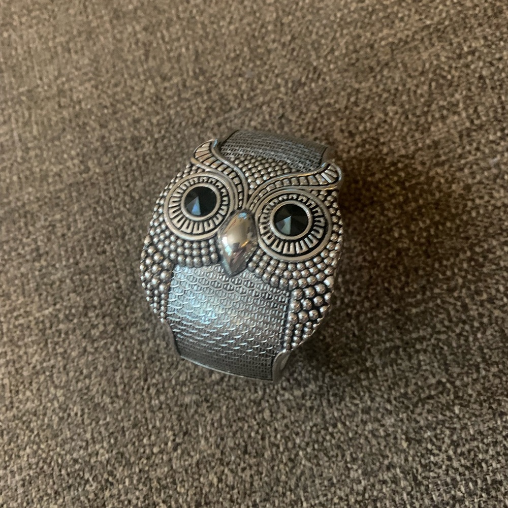 Retro Owl Cuff Bracelet with Closure
